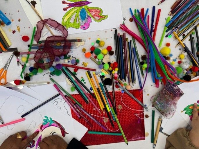 Phot of one og the art therapy classes that taes place at THRIVE Luton